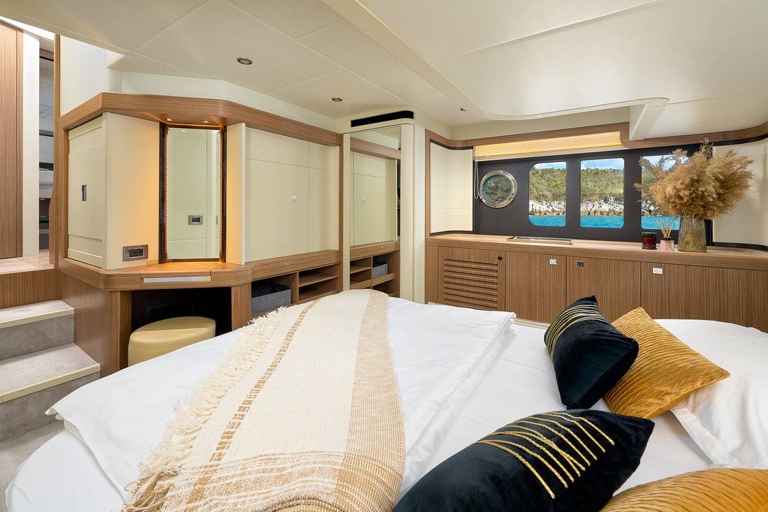 Absolute 50, Viva La Vida | Yacht Charter Croatia
