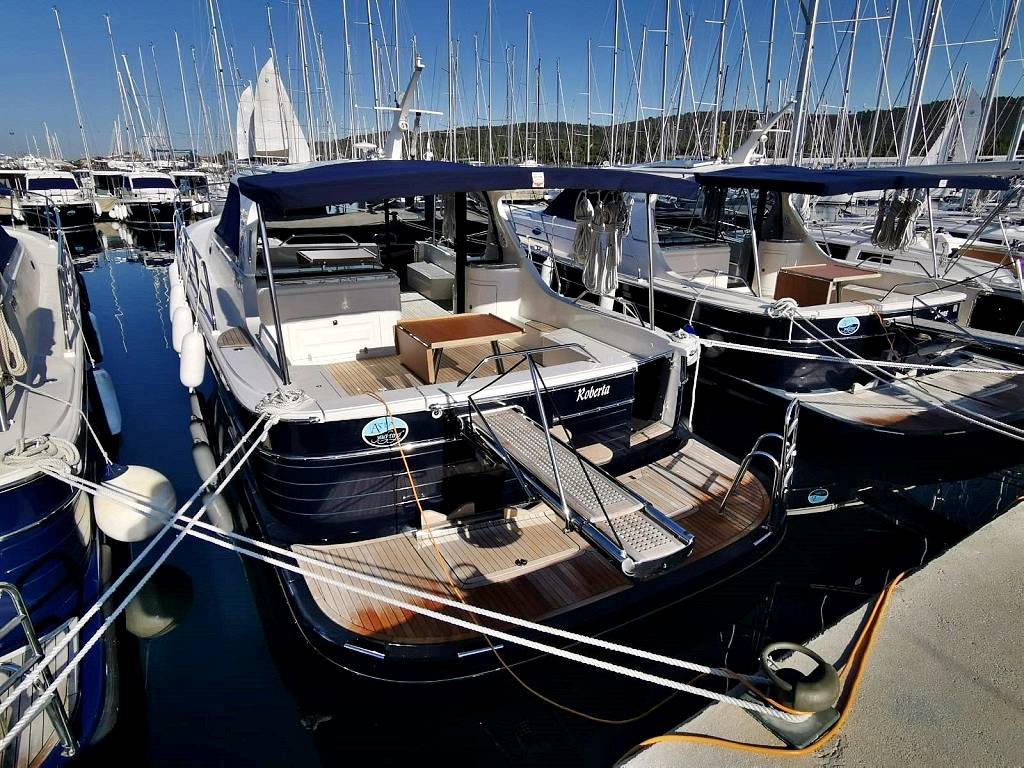 Adriana 44, Roberta | Yacht Charter Croatia