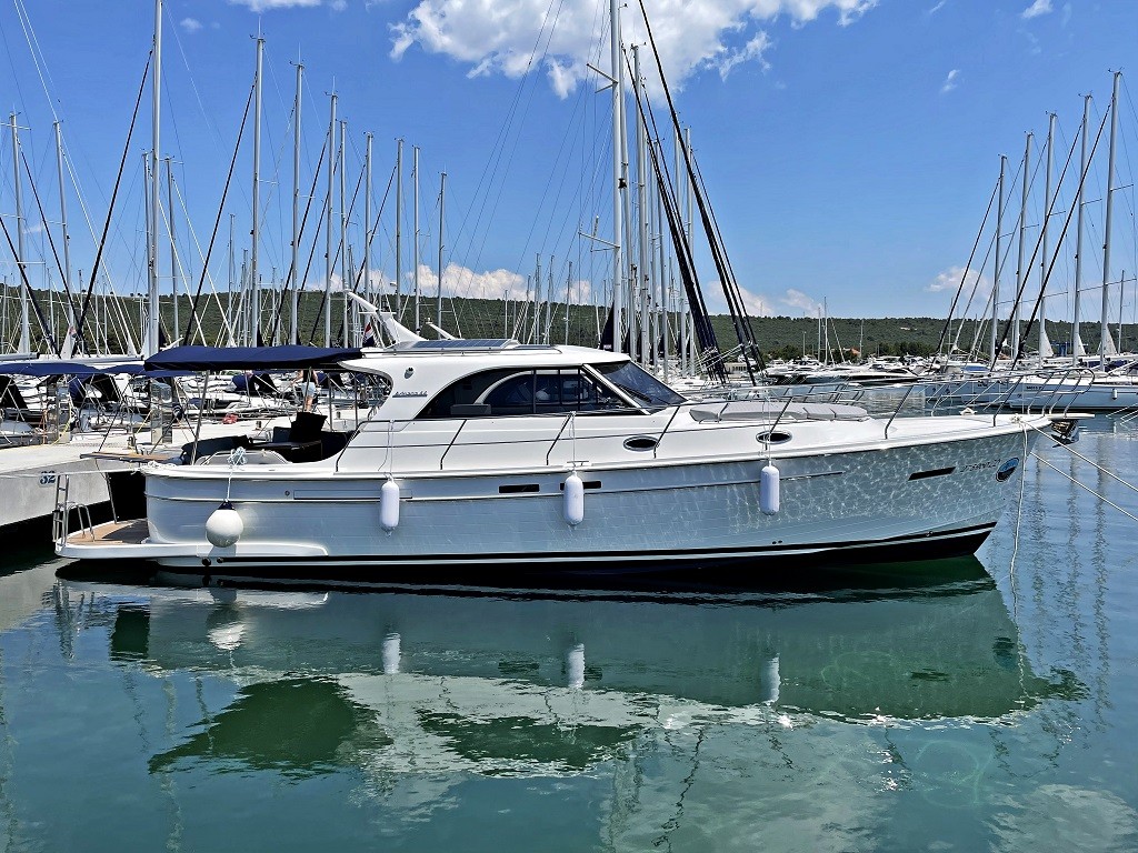 Adriana 44, Bianca | Yacht Charter Croatia
