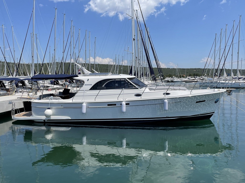Adriana 44, Bianca | Yacht Charter Croatia