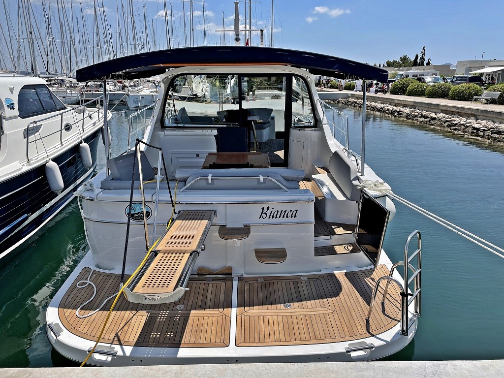 Adriana 44, Bianca | Yacht Charter Croatia
