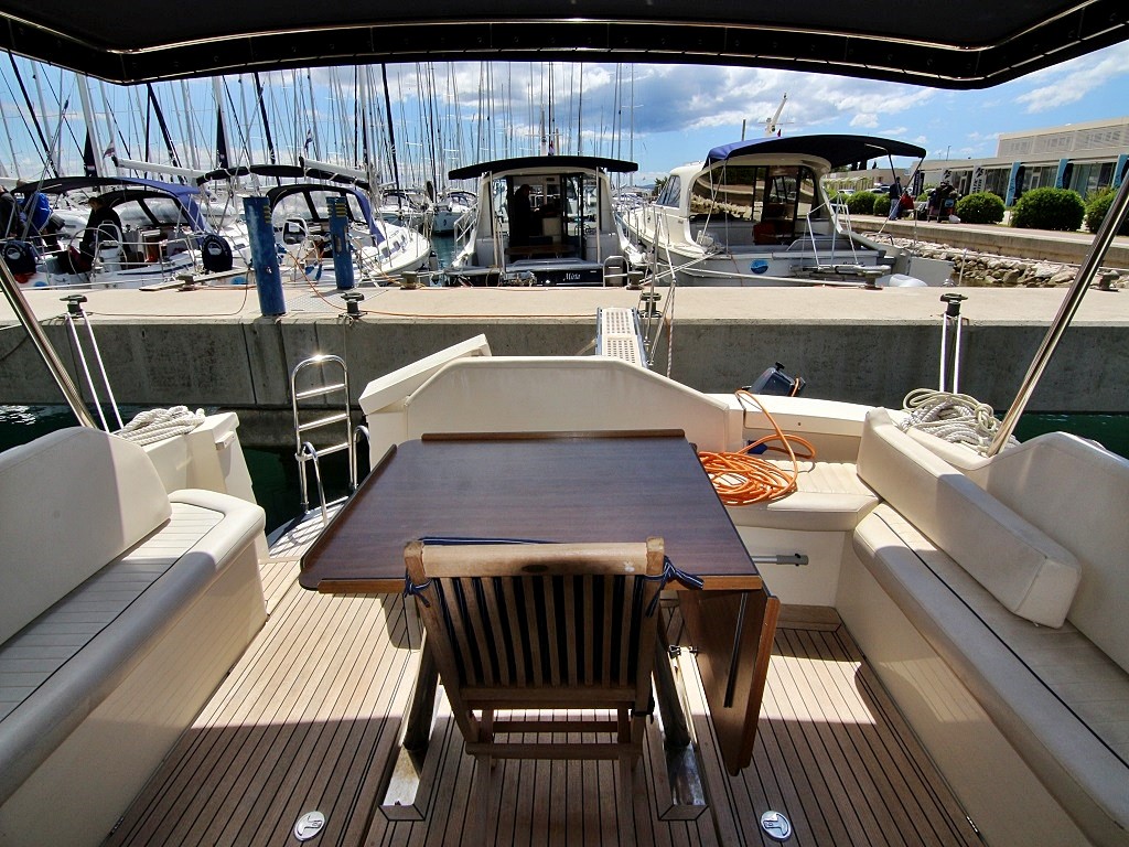 Adriana 44, Bianca | Yacht Charter Croatia