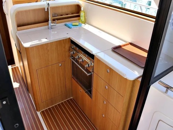 Adriana 44, Bianca | Yacht Charter Croatia