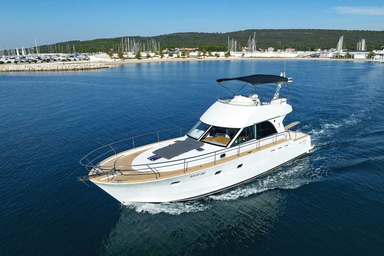 Antares 13,80, Katana | Yacht Charter Croatia