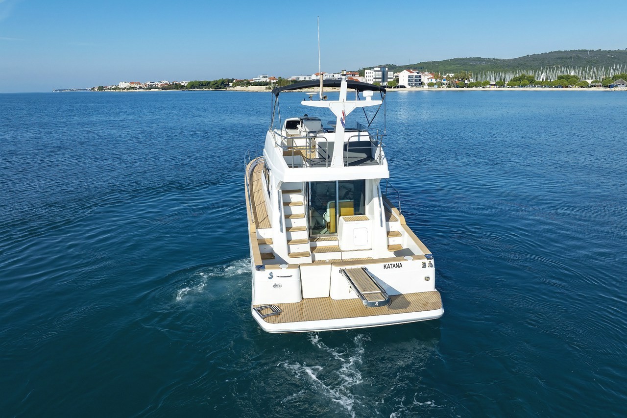 Antares 13,80, Katana | Yacht Charter Croatia