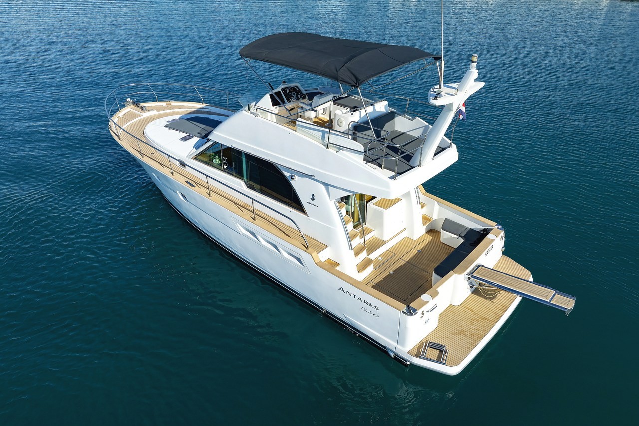 Antares 13,80, Katana | Yacht Charter Croatia