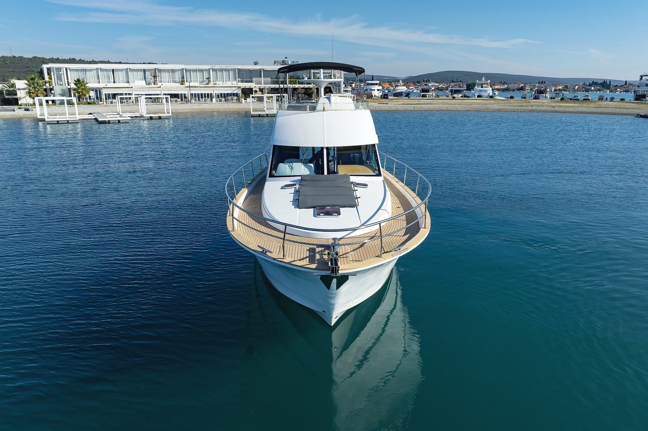 Antares 13,80, Katana | Yacht Charter Croatia