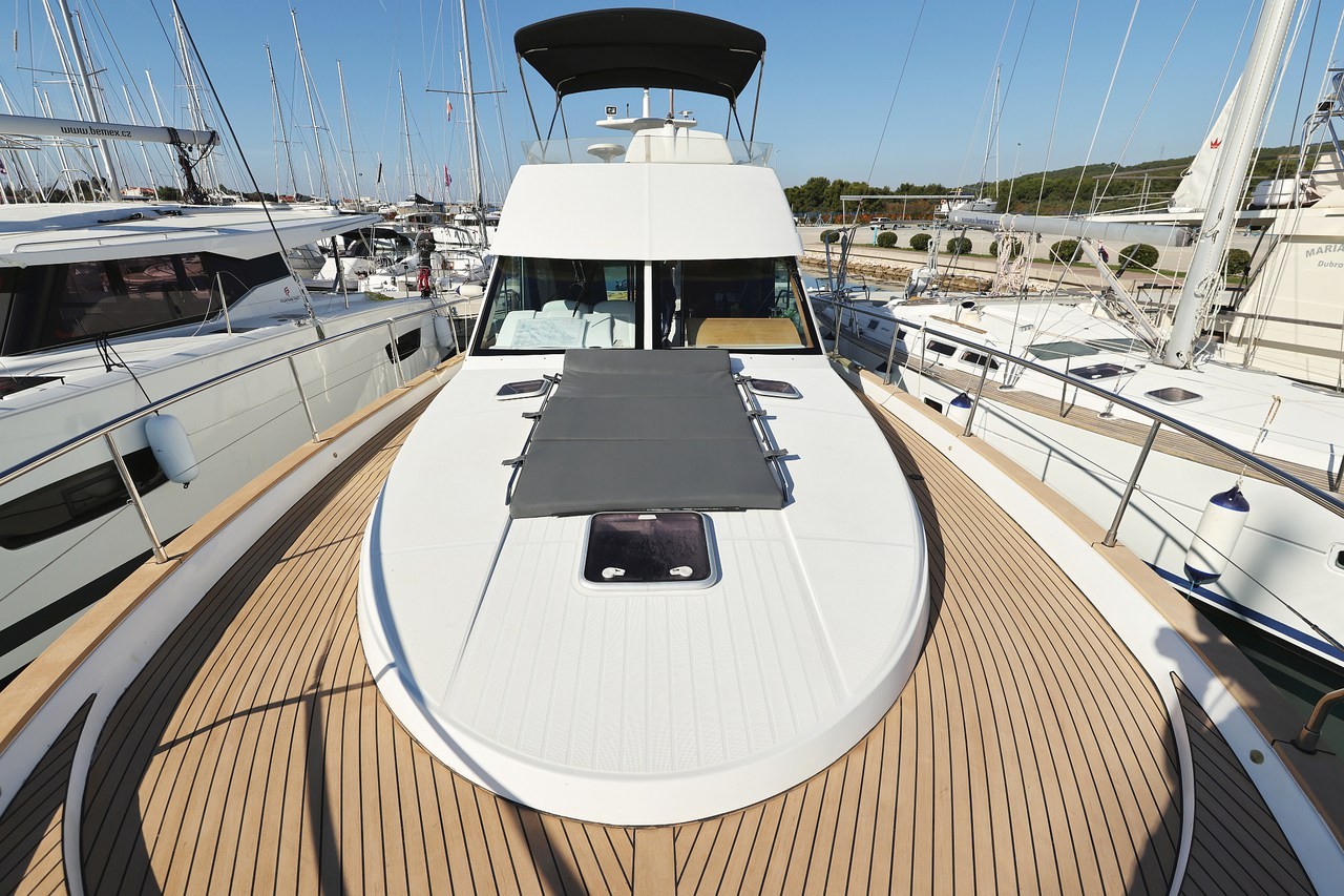 Antares 13,80, Katana | Yacht Charter Croatia
