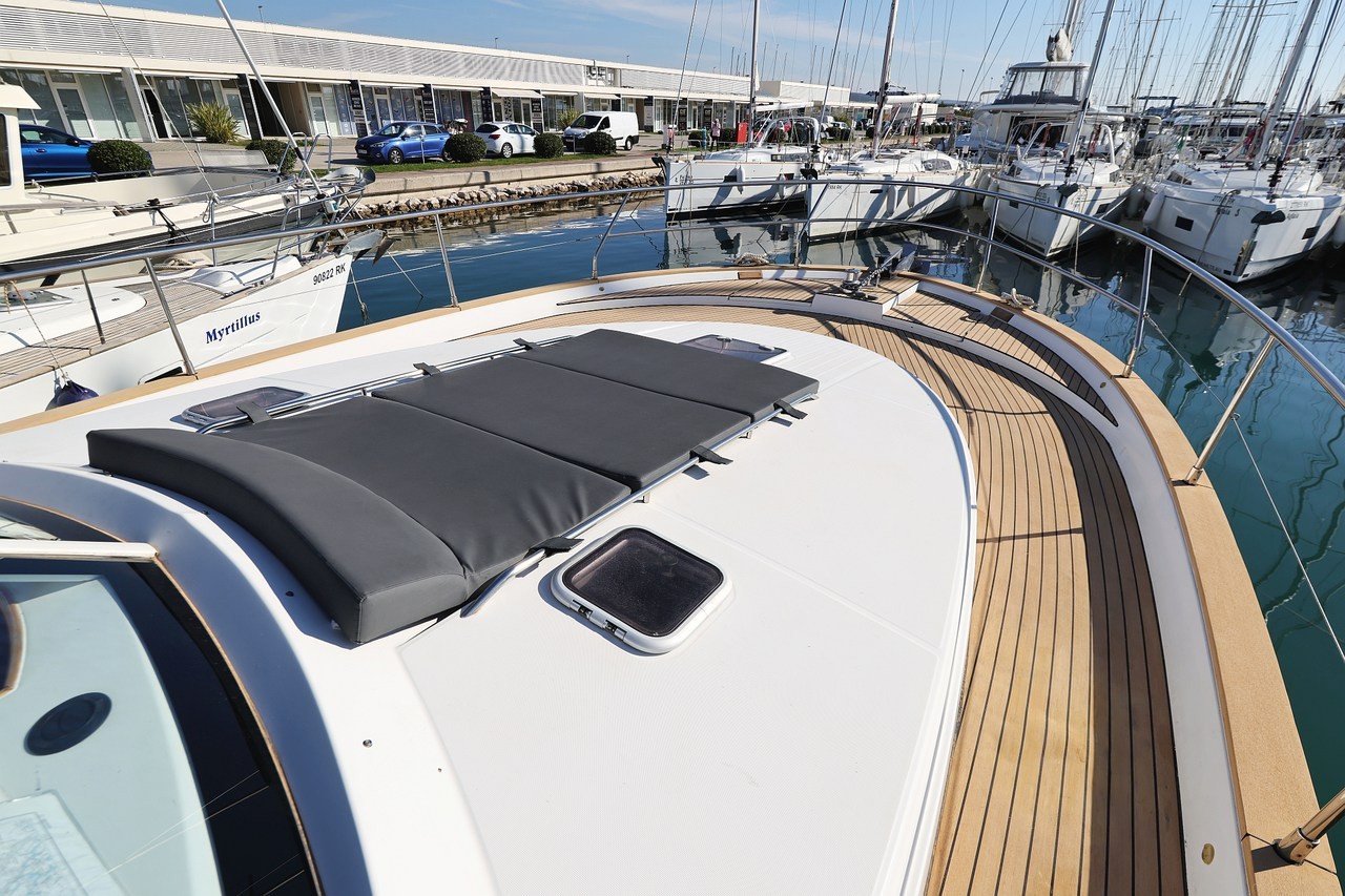 Antares 13,80, Katana | Yacht Charter Croatia