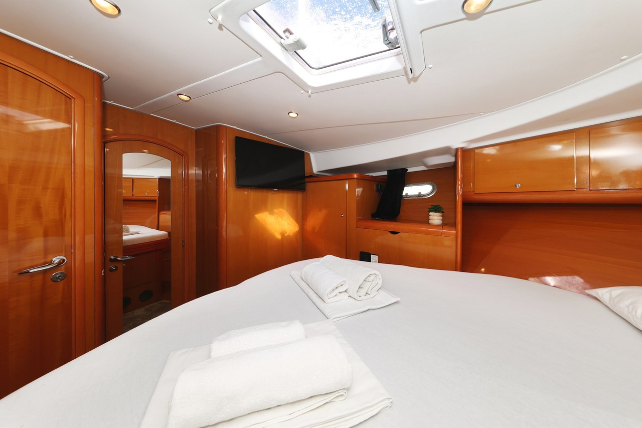 Antares 13,80, Katana | Yacht Charter Croatia