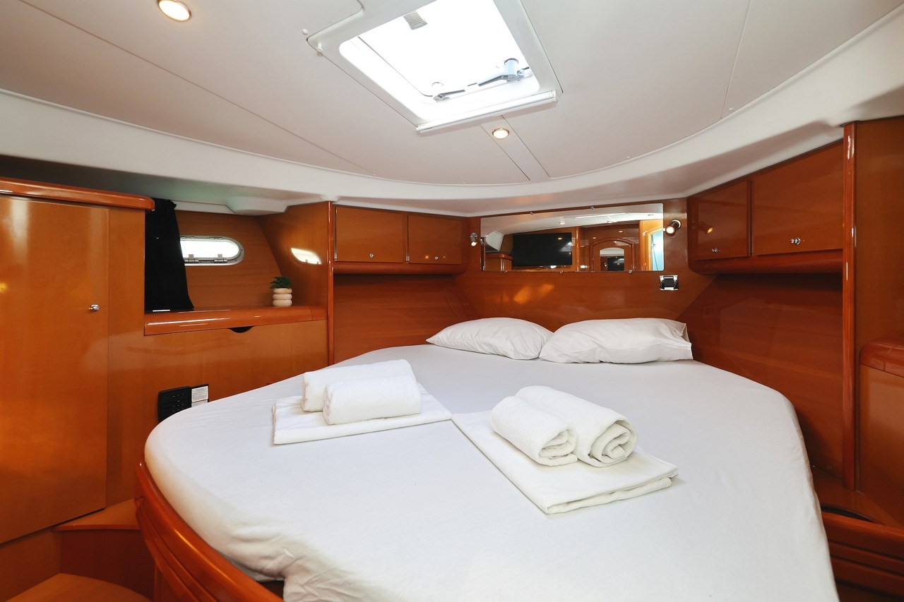 Antares 13,80, Katana | Yacht Charter Croatia