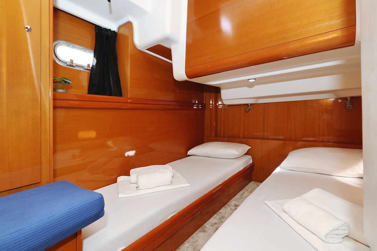 Antares 13,80, Katana | Yacht Charter Croatia