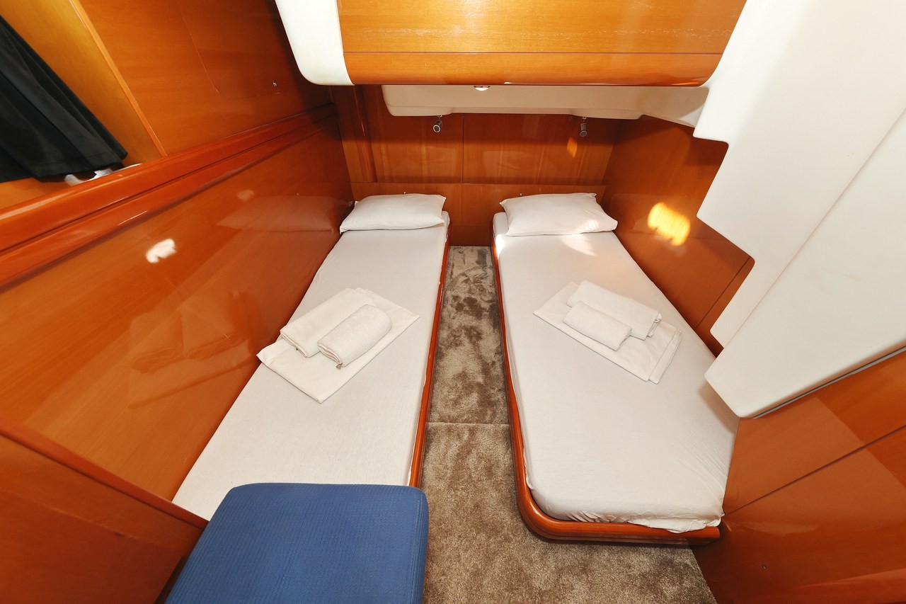 Antares 13,80, Katana | Yacht Charter Croatia