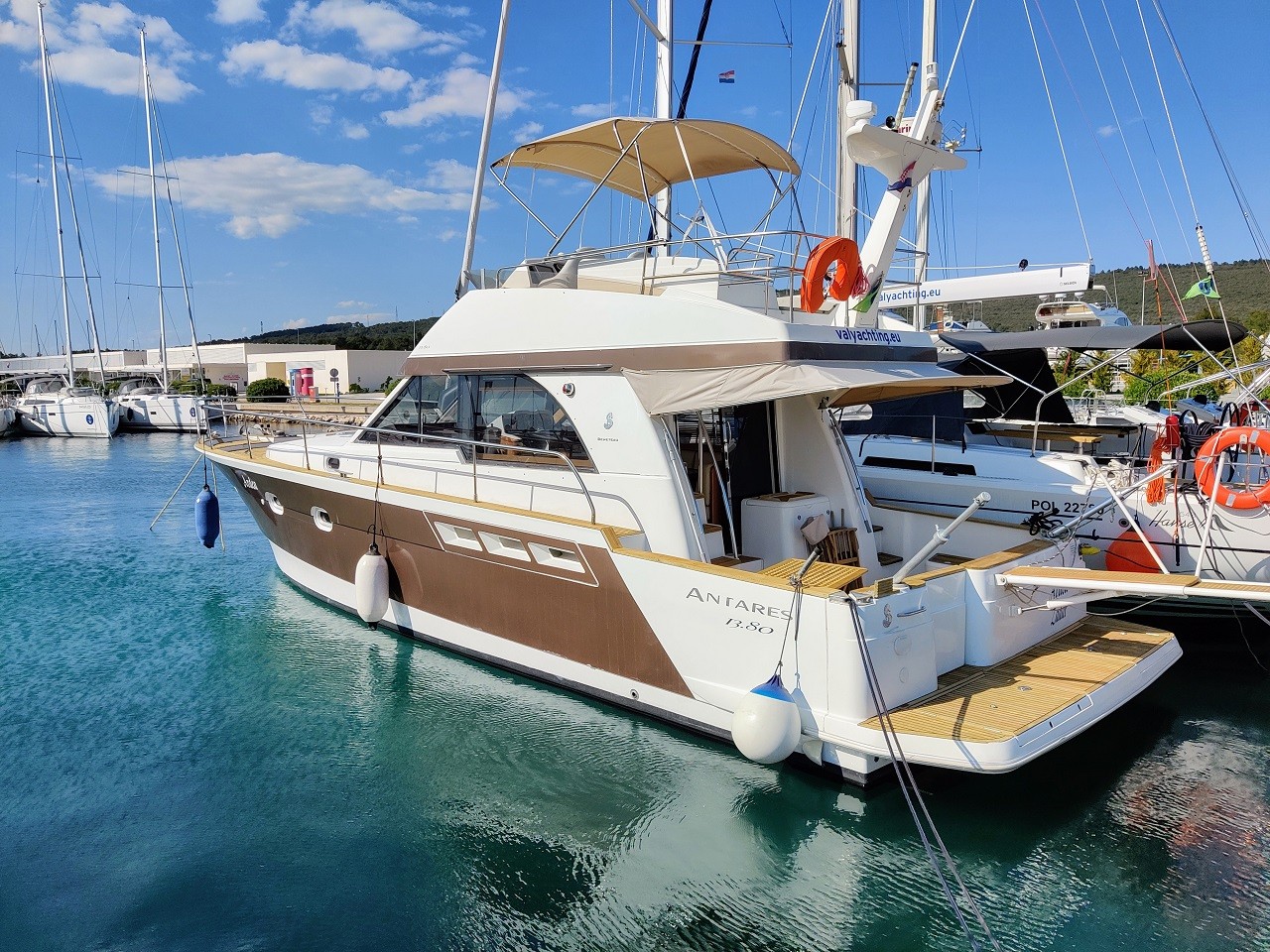 Antares 13,80, Ardea | Yacht Charter Croatia