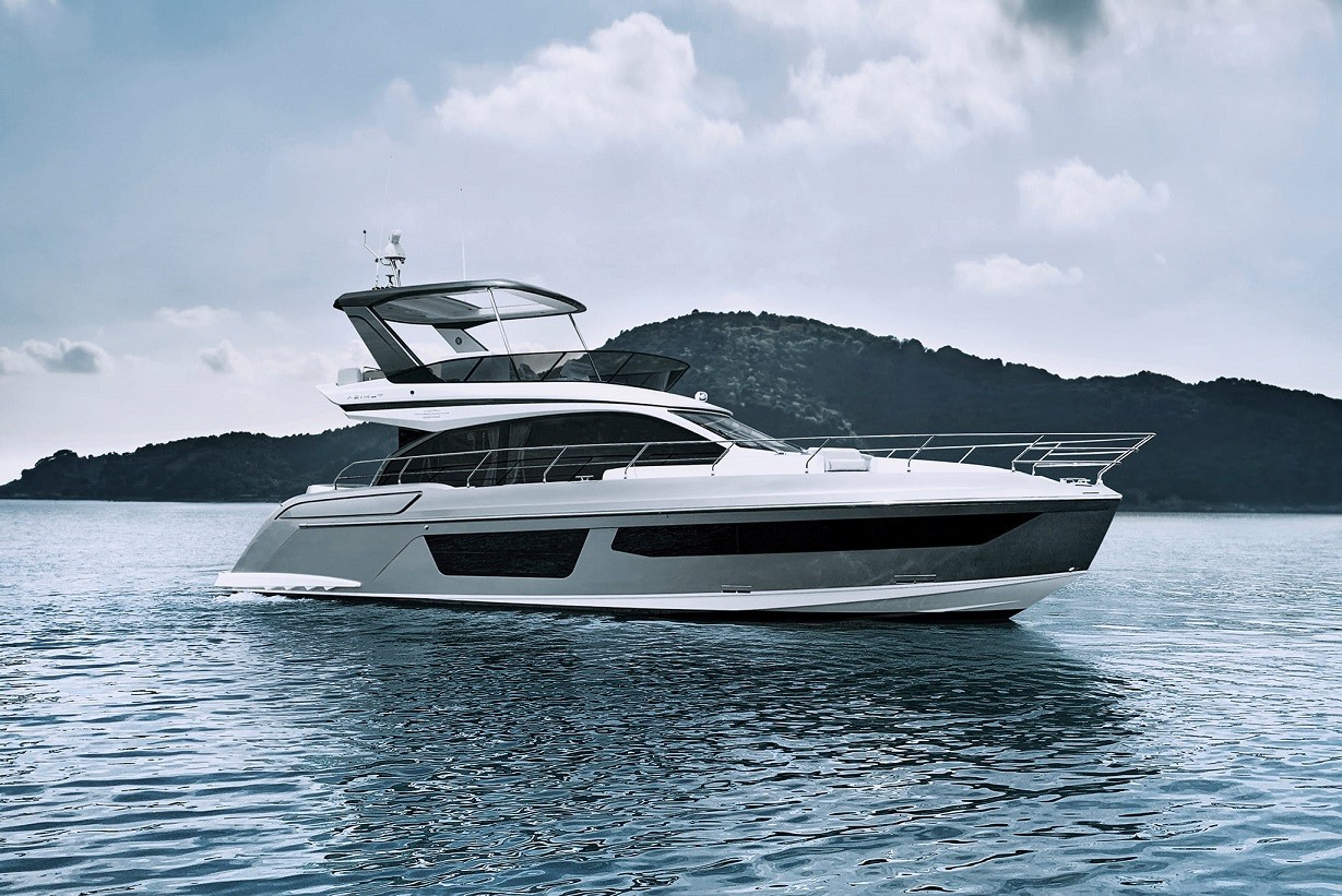 Azimut 53, White | Yacht Charter Croatia