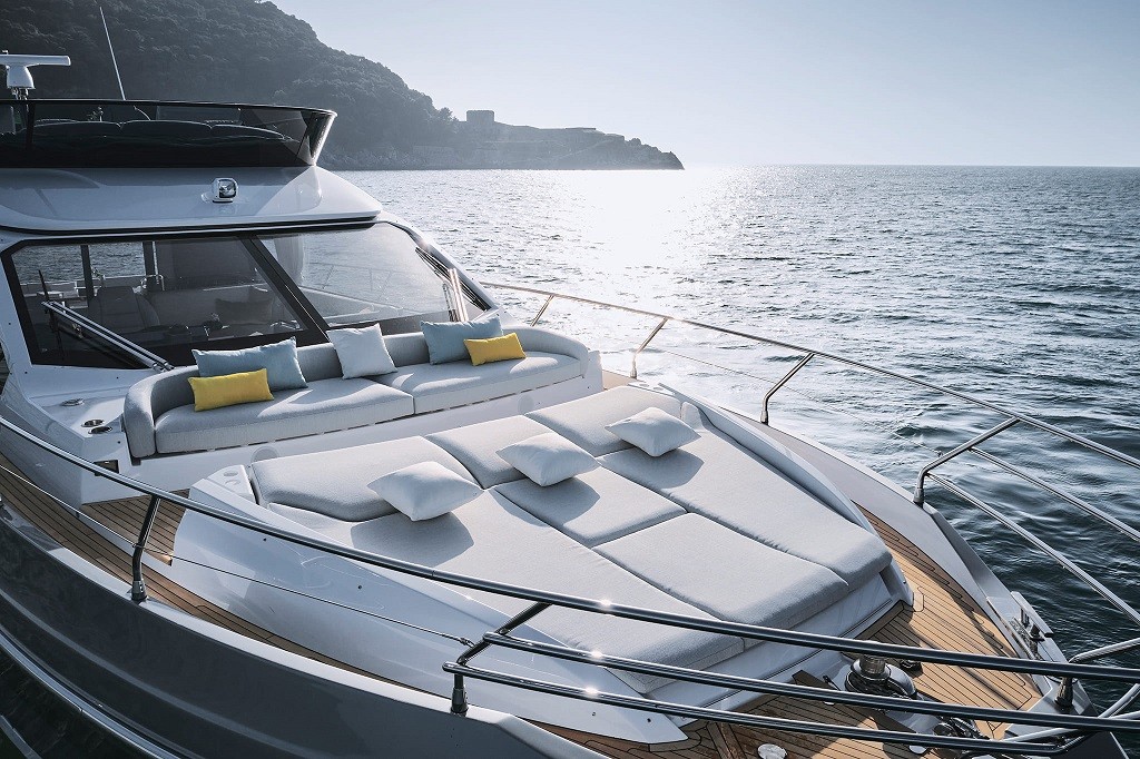 Azimut 53, White | Yacht Charter Croatia