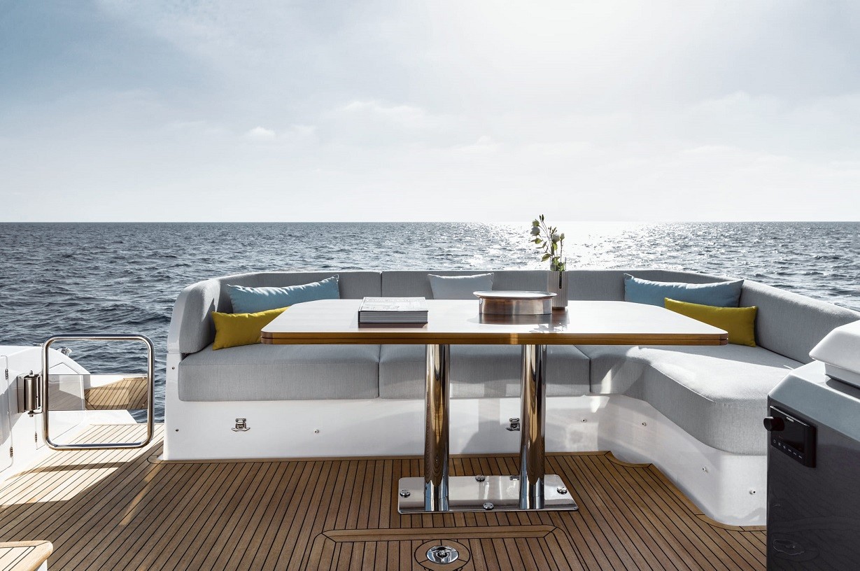 Azimut 53, White | Yacht Charter Croatia
