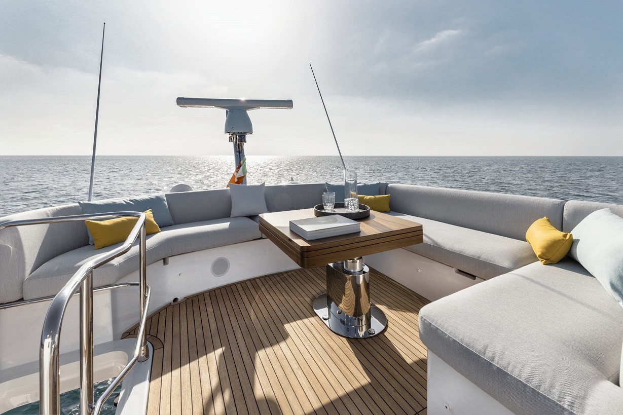 Azimut 53, White | Yacht Charter Croatia