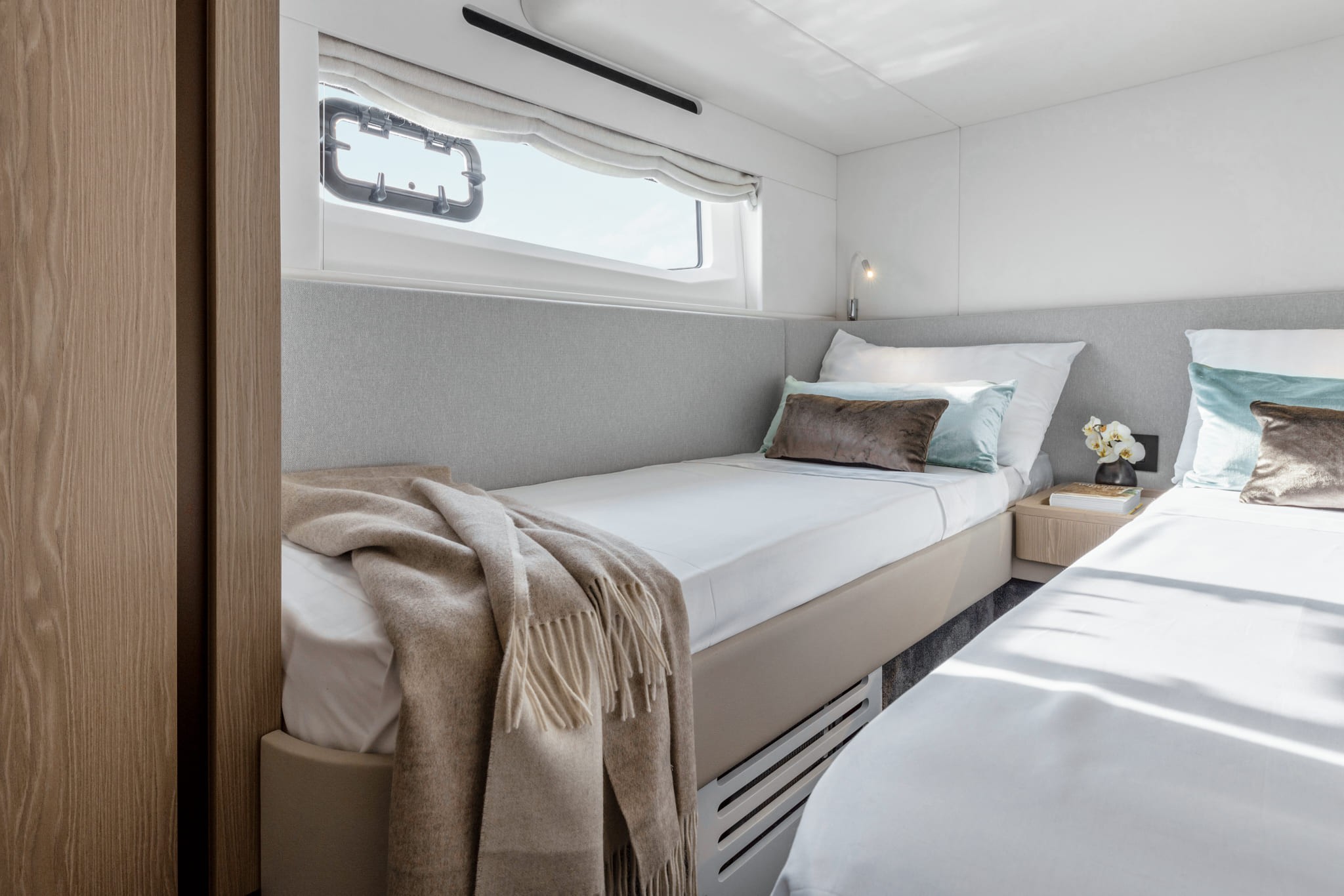 Azimut 53, White | Yacht Charter Croatia