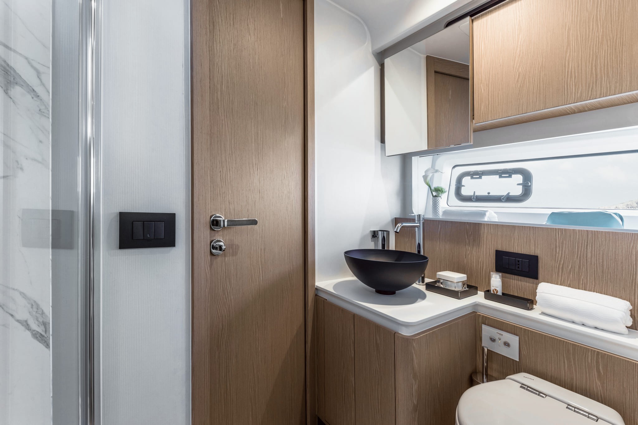 Azimut 53, White | Yacht Charter Croatia