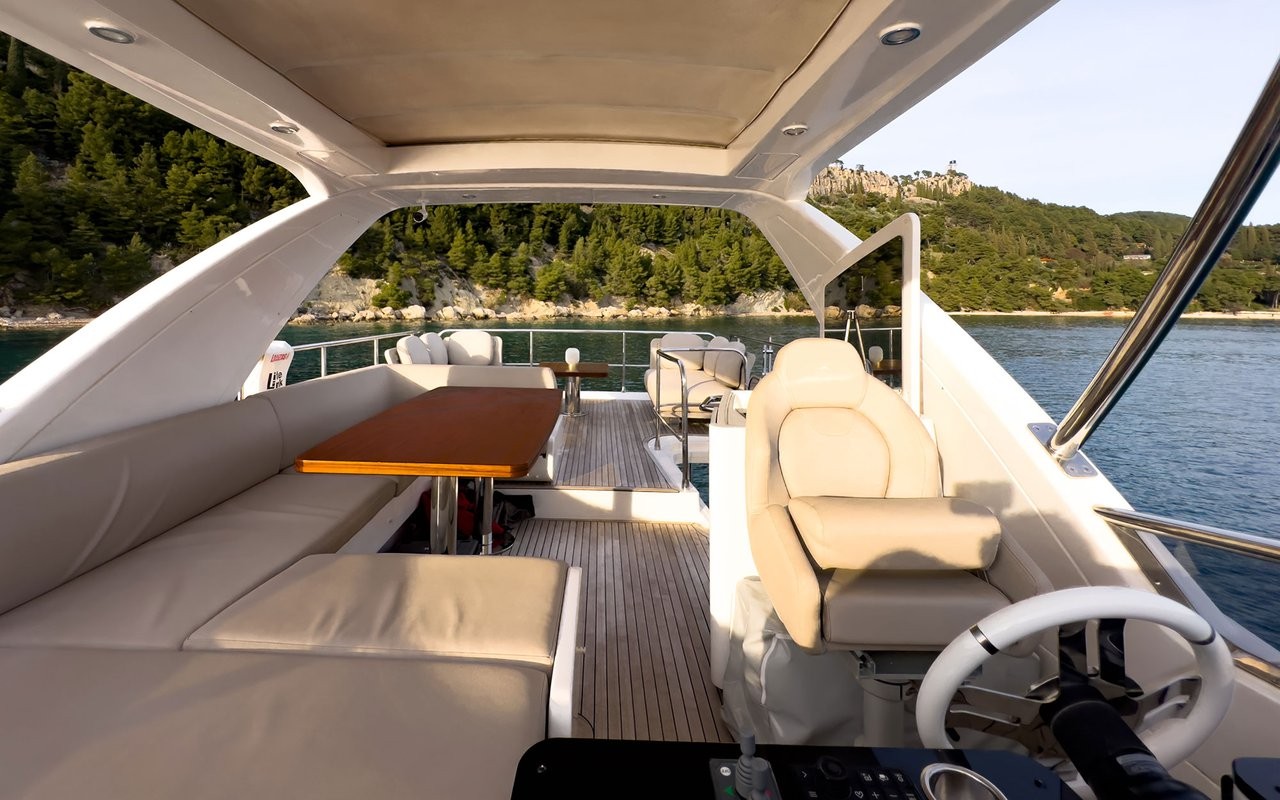 Azimut 55, Be Happy | Yacht Charter Croatia