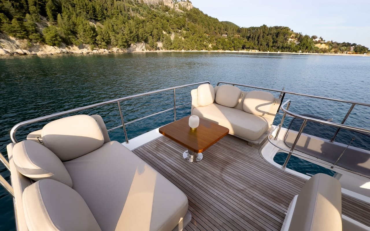 Azimut 55, Be Happy | Yacht Charter Croatia