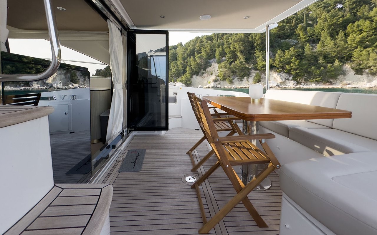Azimut 55, Be Happy | Yacht Charter Croatia