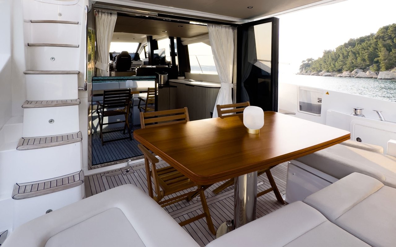 Azimut 55, Be Happy | Yacht Charter Croatia