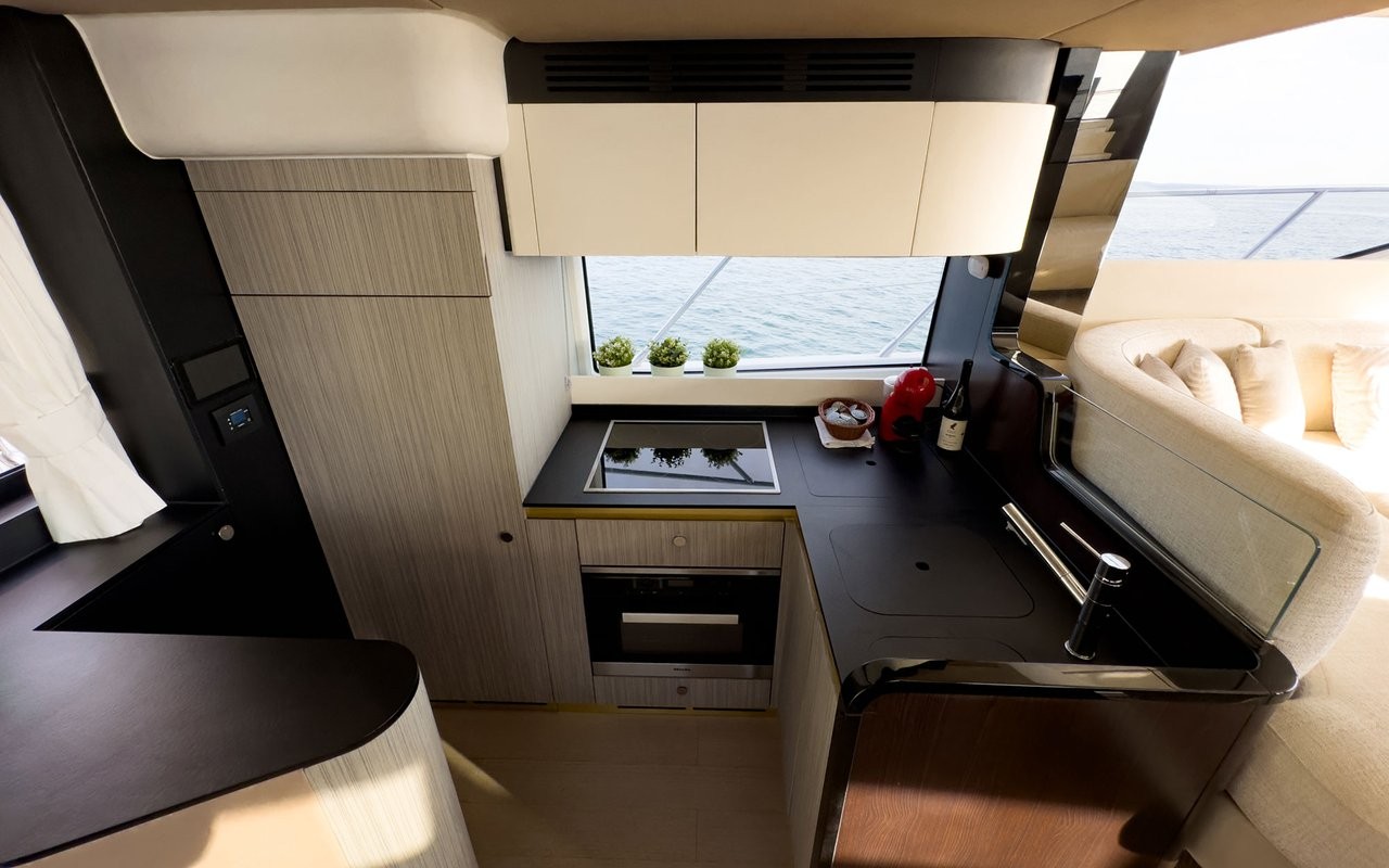 Azimut 55, Be Happy | Yacht Charter Croatia