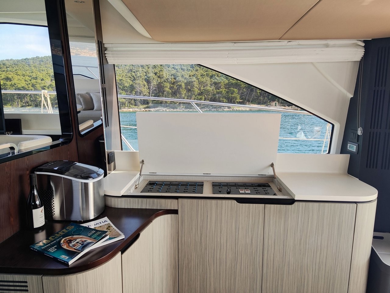 Azimut 55, Be Happy | Yacht Charter Croatia