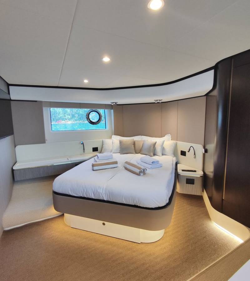 Azimut 55, Be Happy | Yacht Charter Croatia