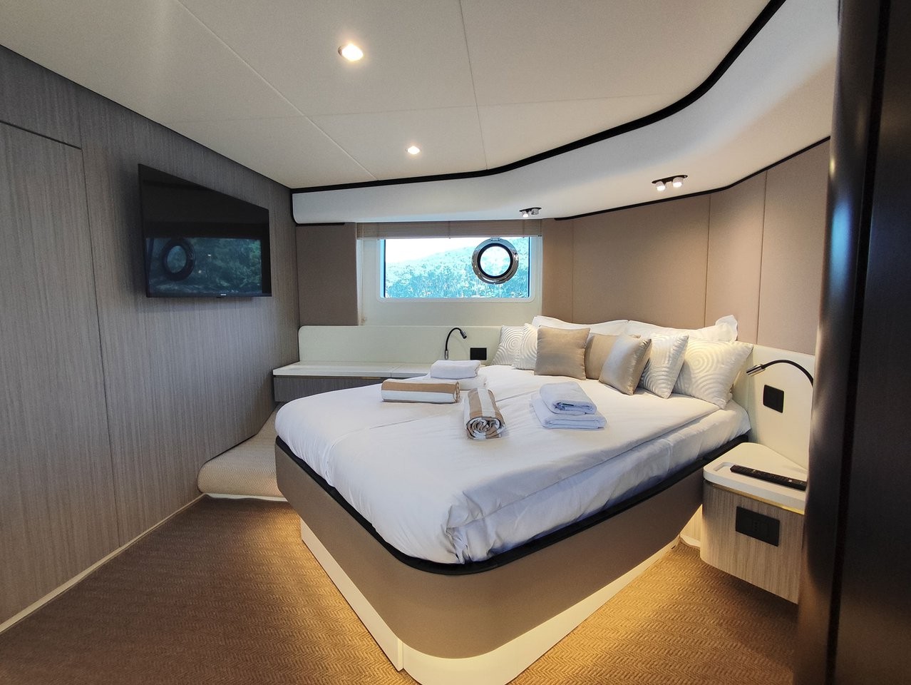 Azimut 55, Be Happy | Yacht Charter Croatia