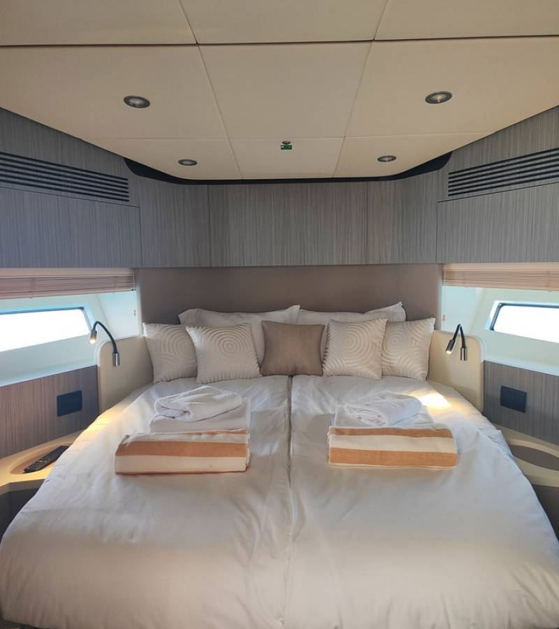 Azimut 55, Be Happy | Yacht Charter Croatia
