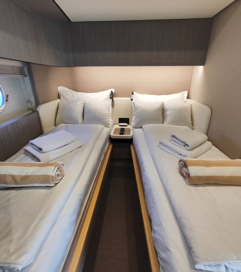 Azimut 55, Be Happy | Yacht Charter Croatia