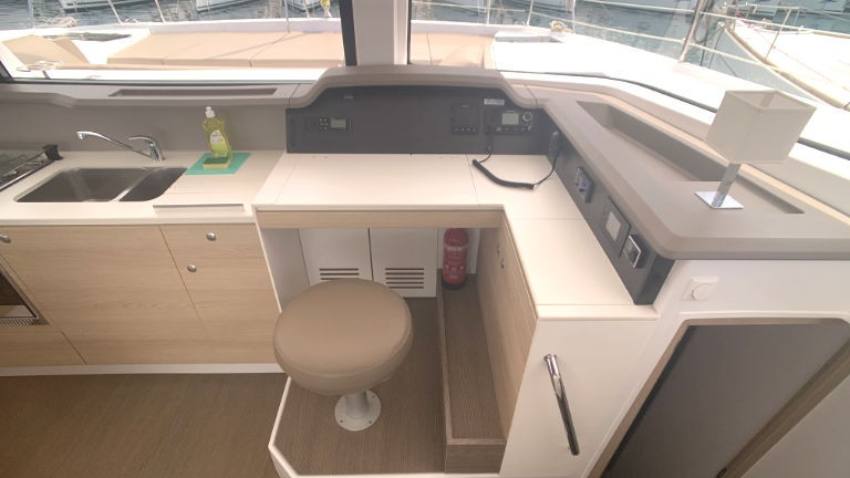 Bali 4.1, Jax | Yacht Charter Croatia