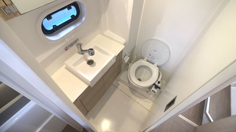 Bali 4.1, Jax | Yacht Charter Croatia