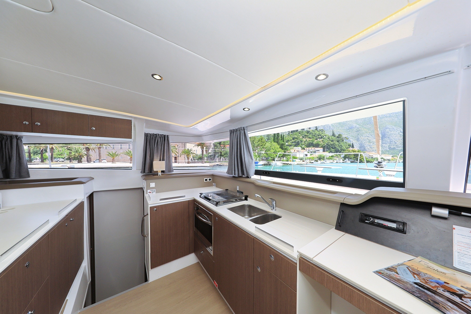 Bali 4.1, Avaler | Yacht Charter Croatia