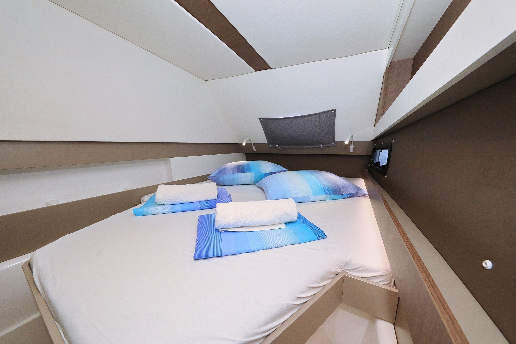 Bali 4.1, Avaler | Yacht Charter Croatia