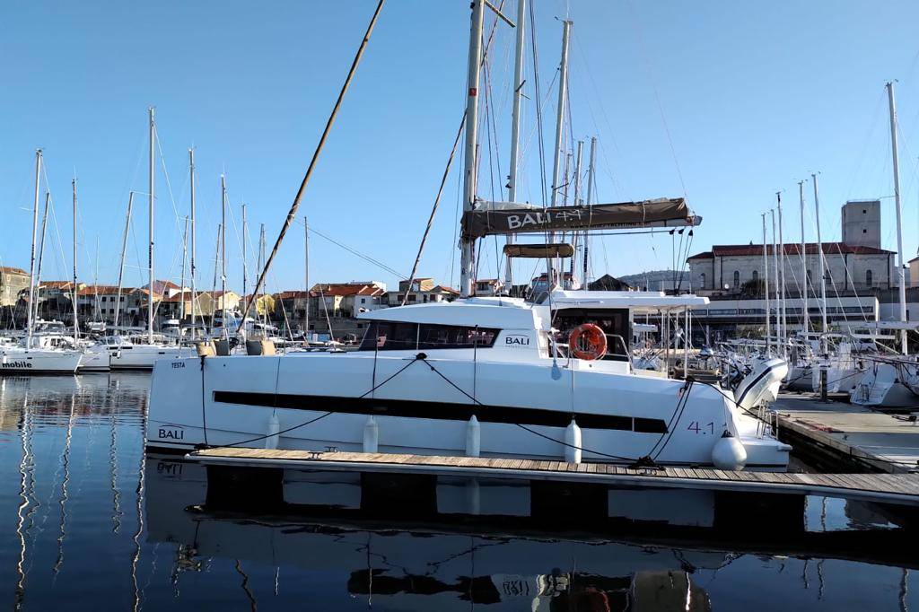 Bali 4.1, Testa | Yacht Charter Croatia