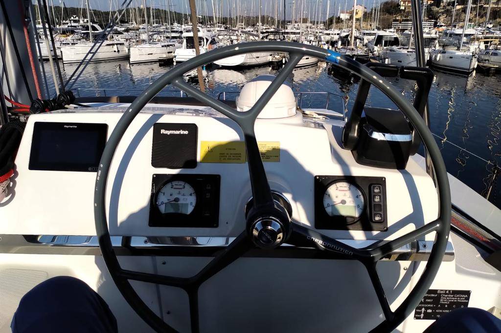 Bali 4.1, Testa | Yacht Charter Croatia