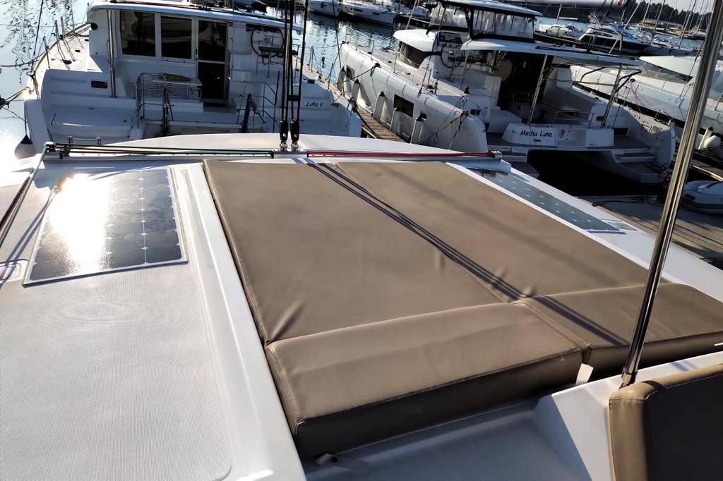 Bali 4.1, Testa | Yacht Charter Croatia