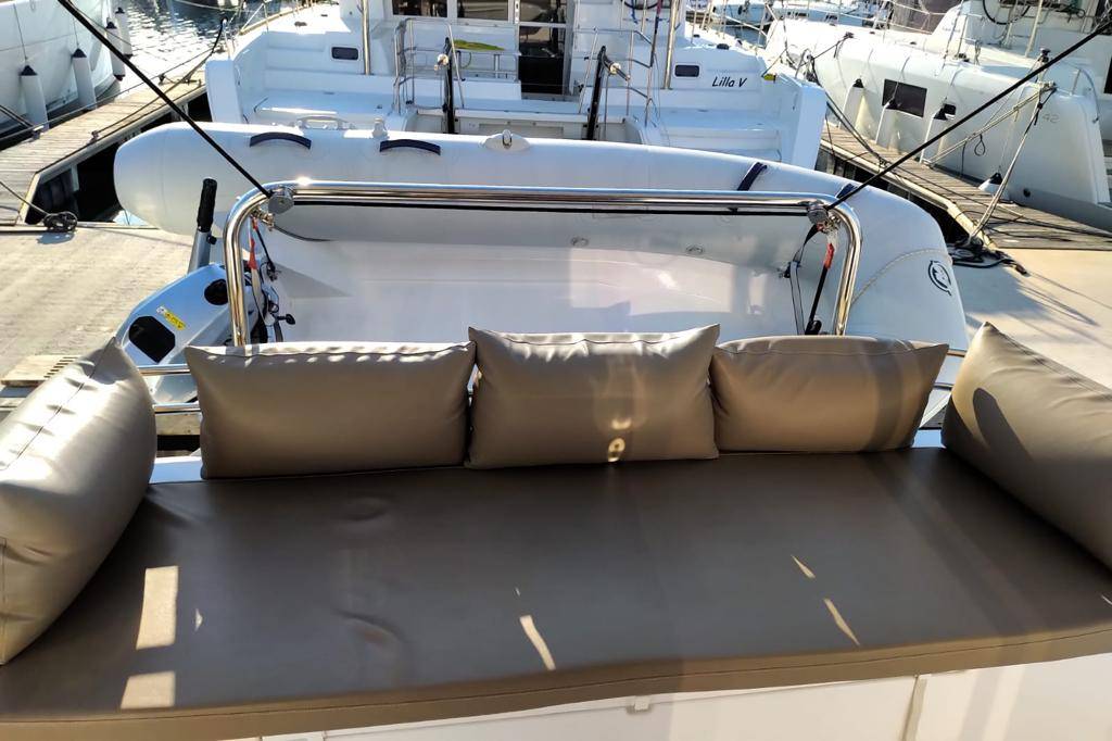 Bali 4.1, Testa | Yacht Charter Croatia