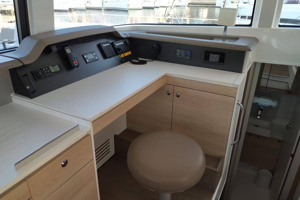 Bali 4.1, Testa | Yacht Charter Croatia