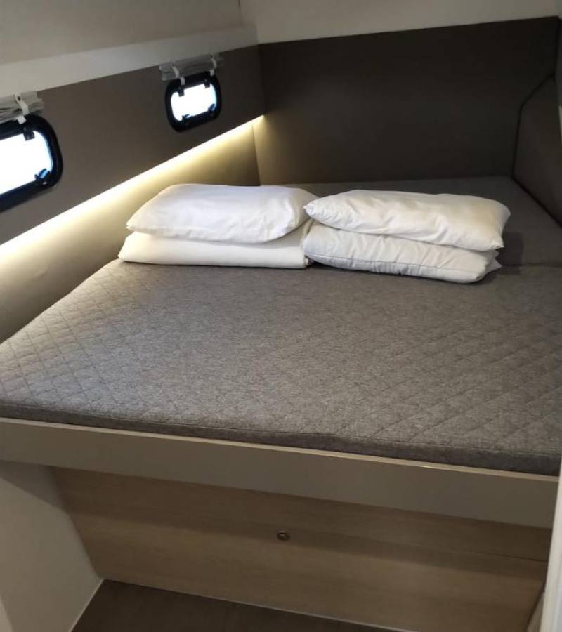 Bali 4.1, Testa | Yacht Charter Croatia