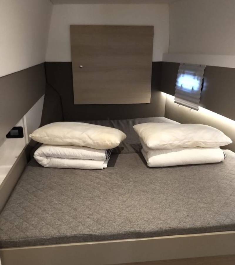 Bali 4.1, Testa | Yacht Charter Croatia
