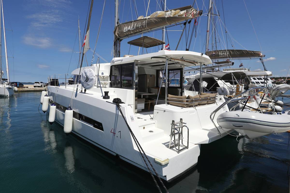 Bali 4.1, Wendy | Yacht Charter Croatia
