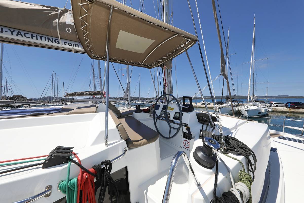 Bali 4.1, Wendy | Yacht Charter Croatia