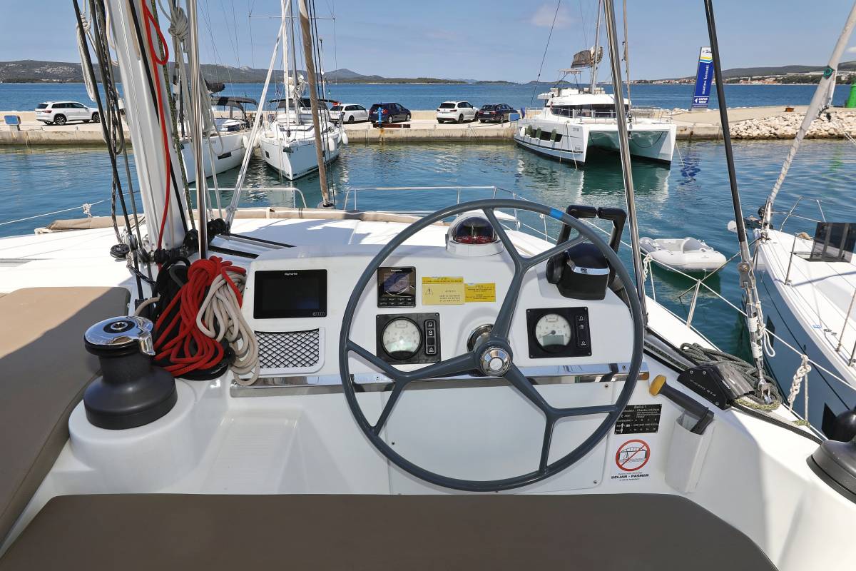 Bali 4.1, Wendy | Yacht Charter Croatia