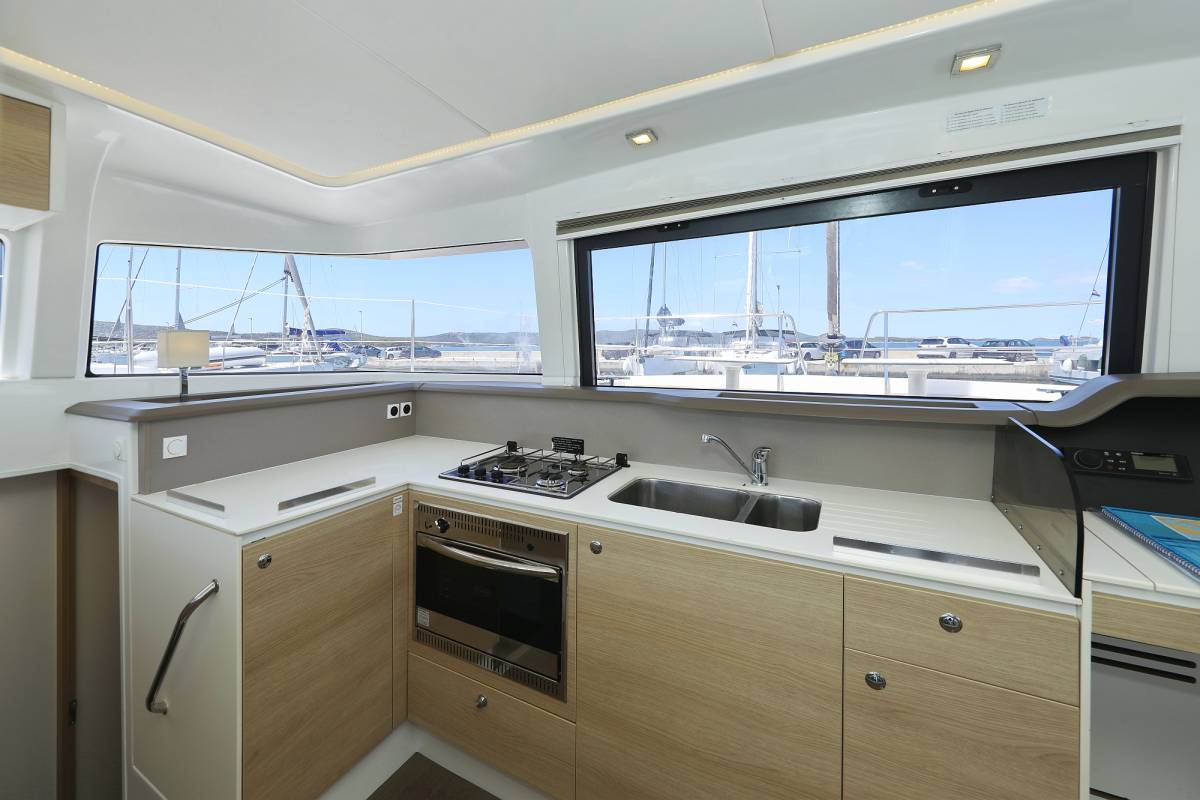 Bali 4.1, Wendy | Yacht Charter Croatia