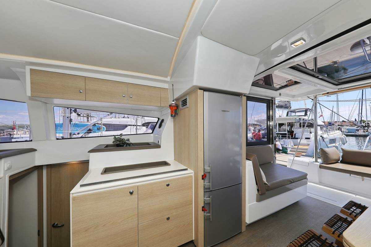 Bali 4.1, Wendy | Yacht Charter Croatia